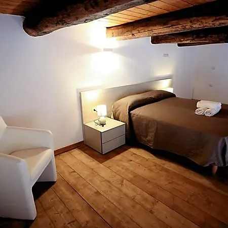 Il Viaggiatore Via Indipendenza Frühstückspension Geata